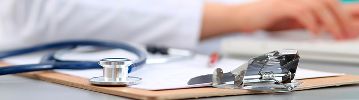 Com iniciar-te com a metge autònom: tràmits, cotització i IVA explicats